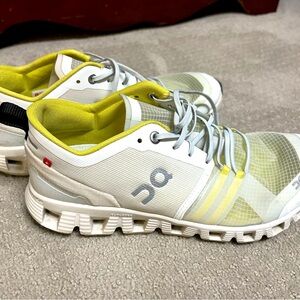 On Cloud white 8.5w womens tennis shoes